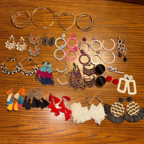 Jewelry lot
Necklaces, bracelets , earrings - Picture 4 of 4